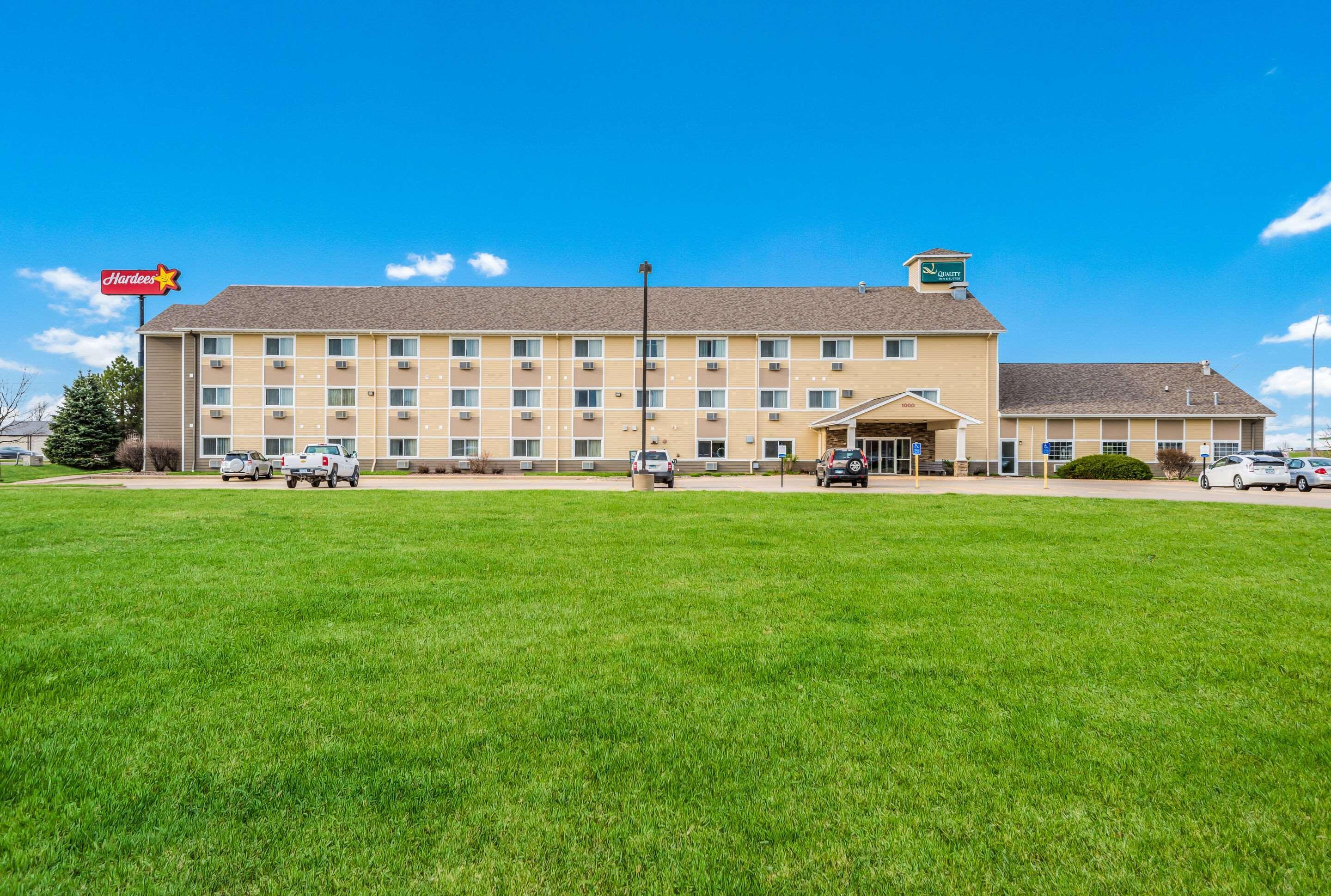 Quality Inn & Suites Eldridge Davenport North Bagian luar foto