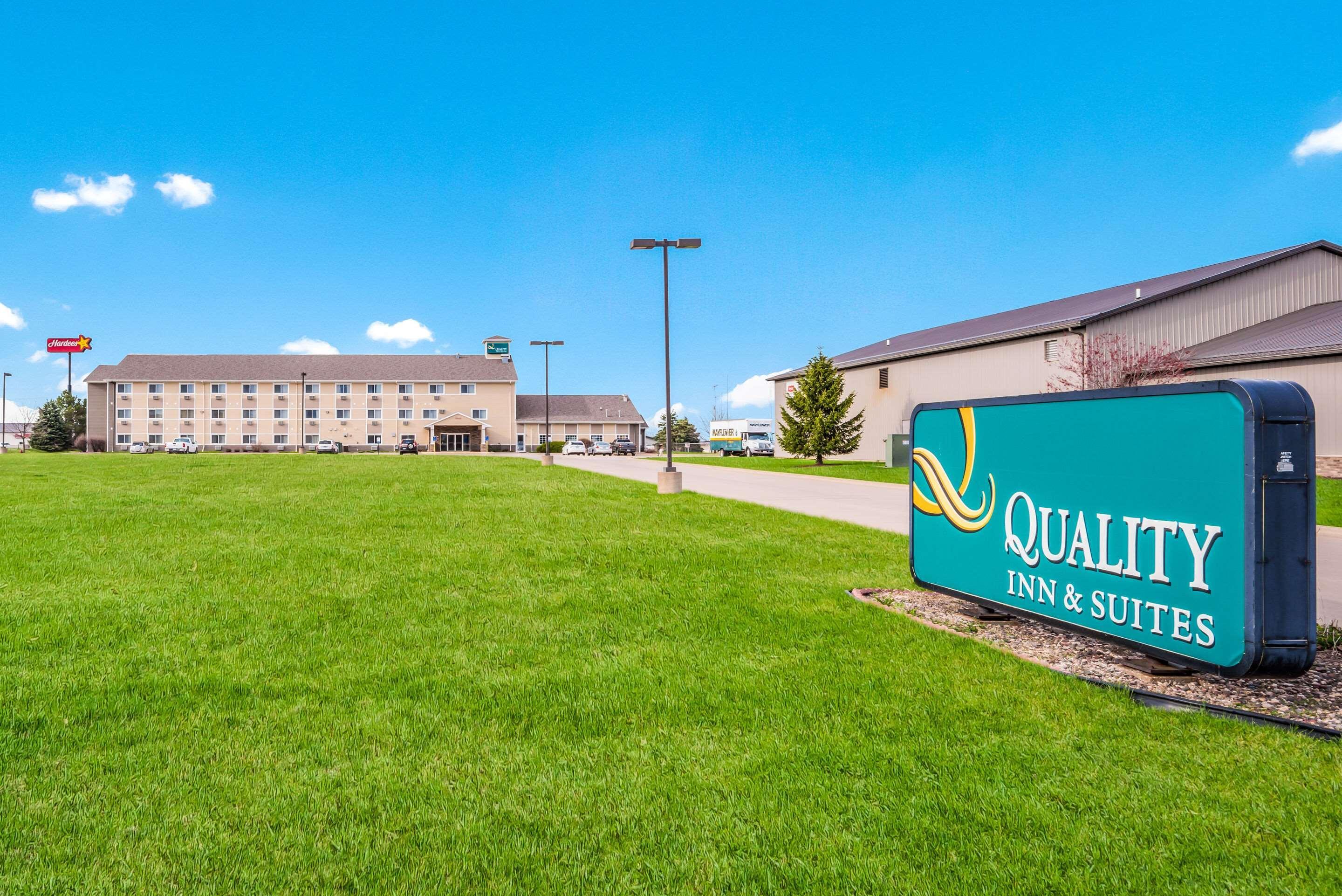 Quality Inn & Suites Eldridge Davenport North Bagian luar foto