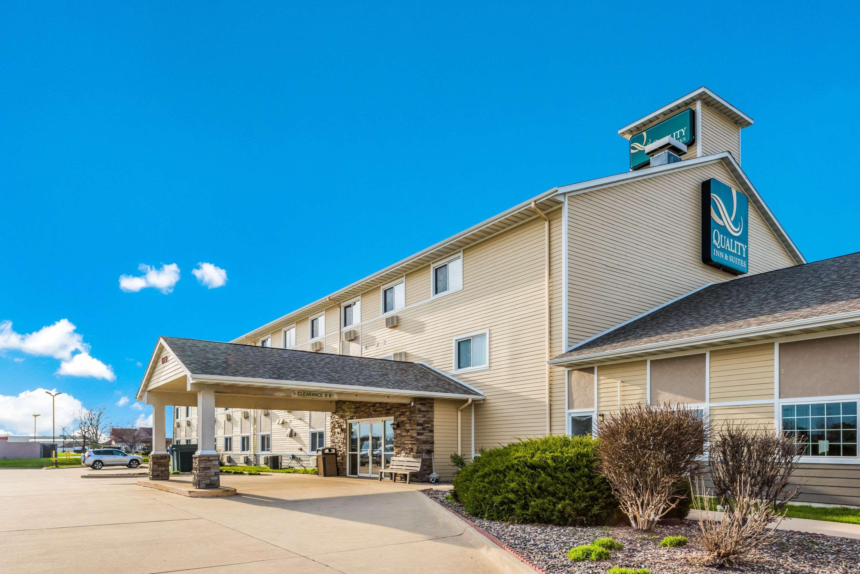 Quality Inn & Suites Eldridge Davenport North Bagian luar foto