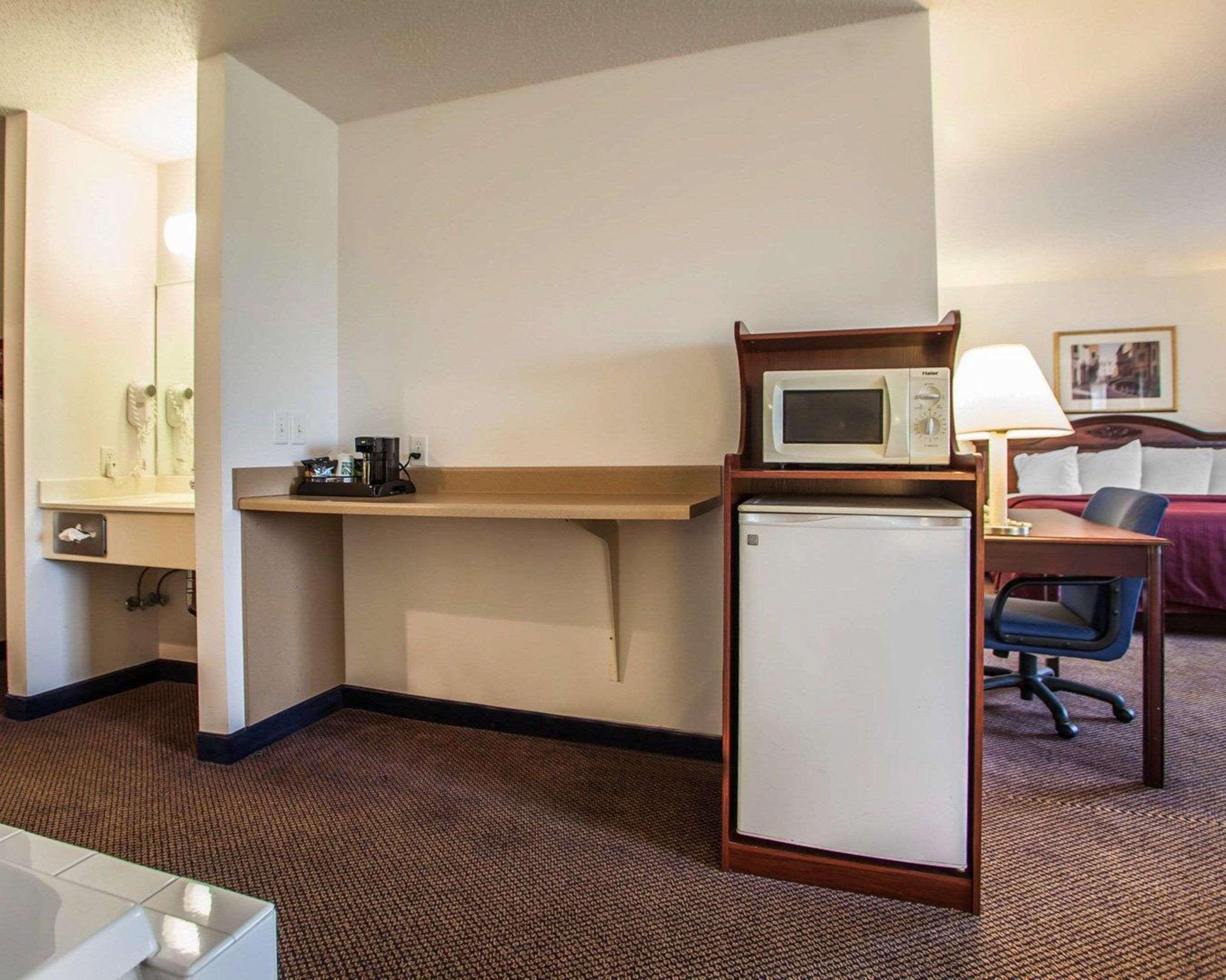 Quality Inn & Suites Eldridge Davenport North Bagian luar foto