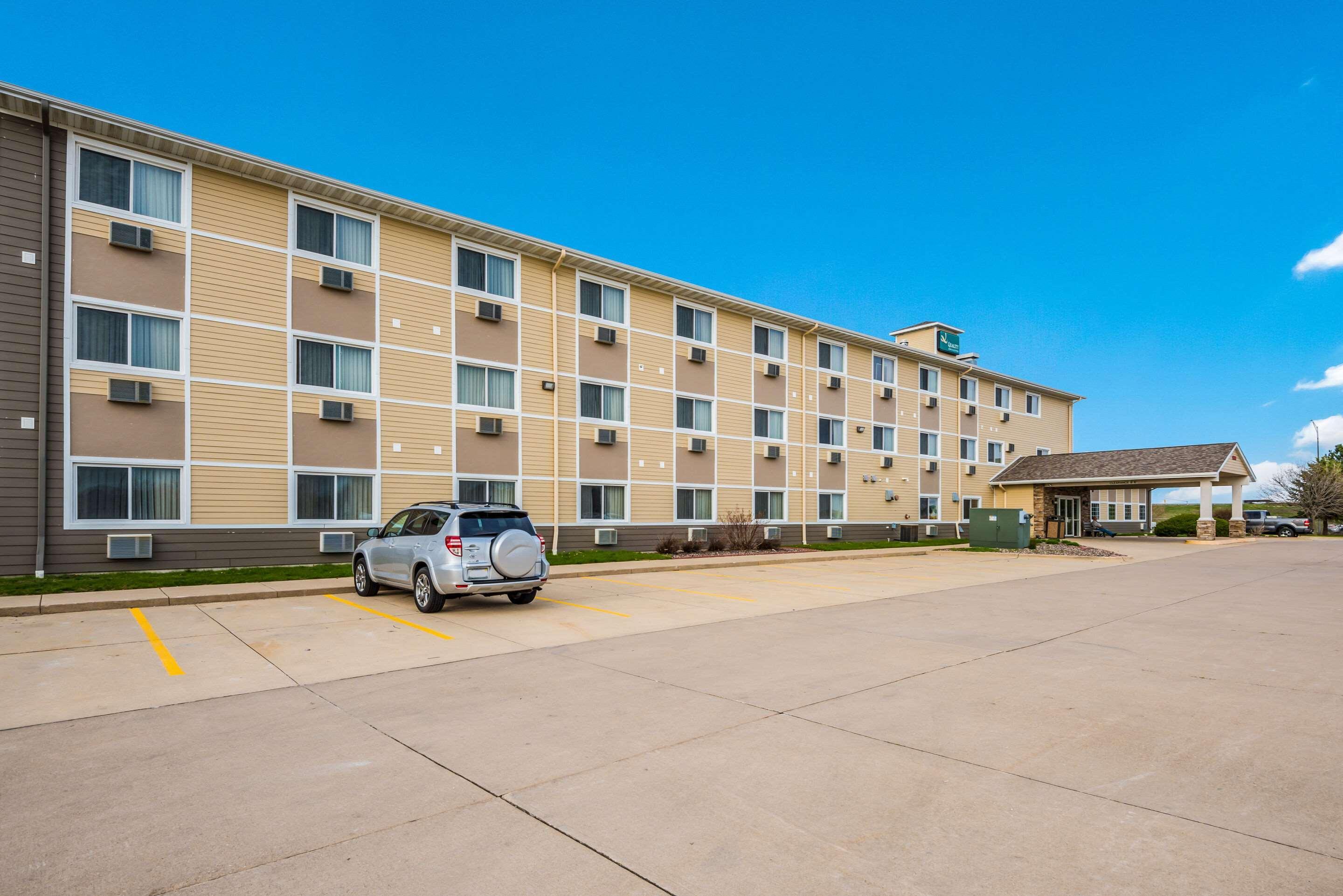 Quality Inn & Suites Eldridge Davenport North Bagian luar foto