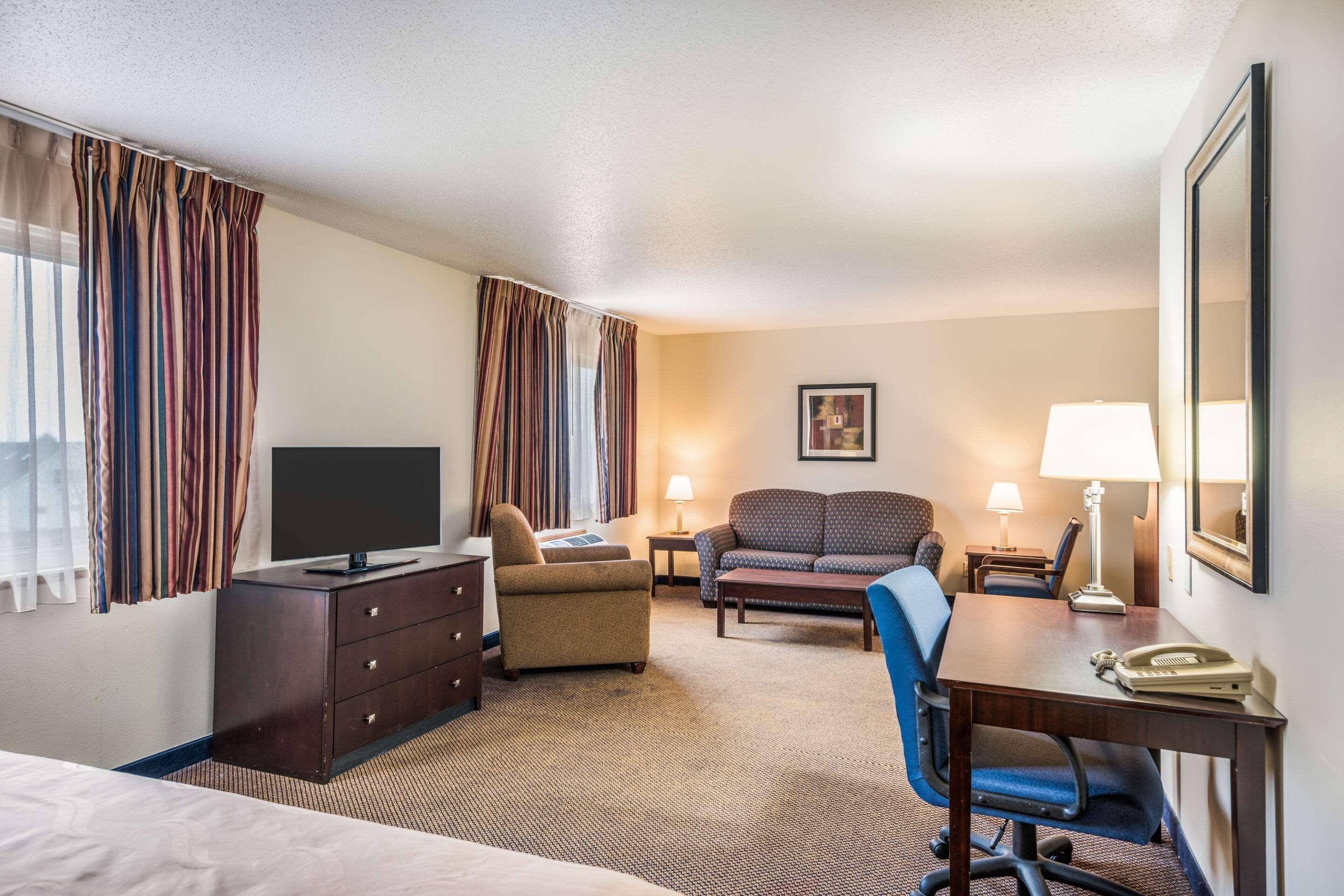 Quality Inn & Suites Eldridge Davenport North Bagian luar foto