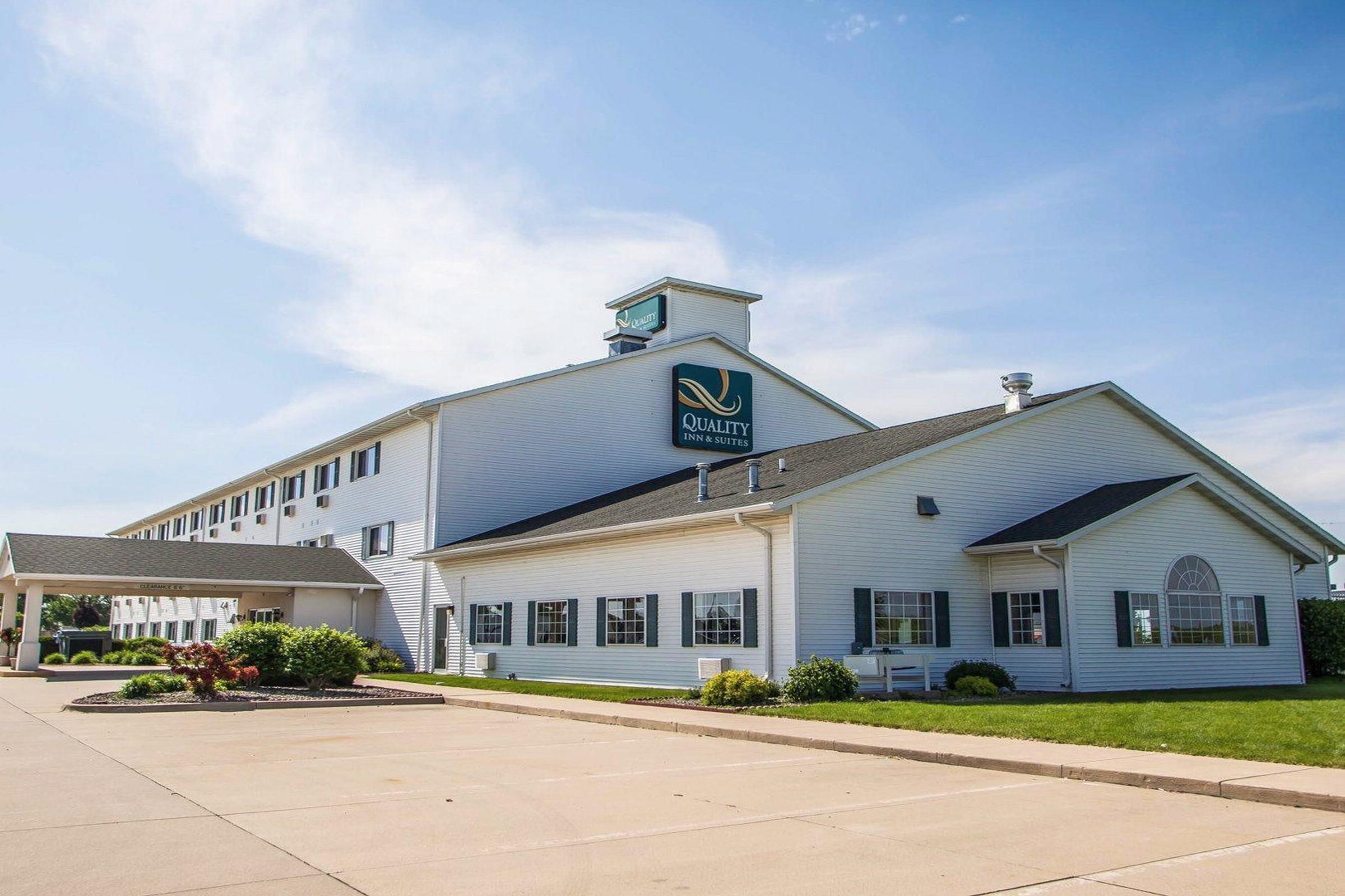 Quality Inn & Suites Eldridge Davenport North Bagian luar foto