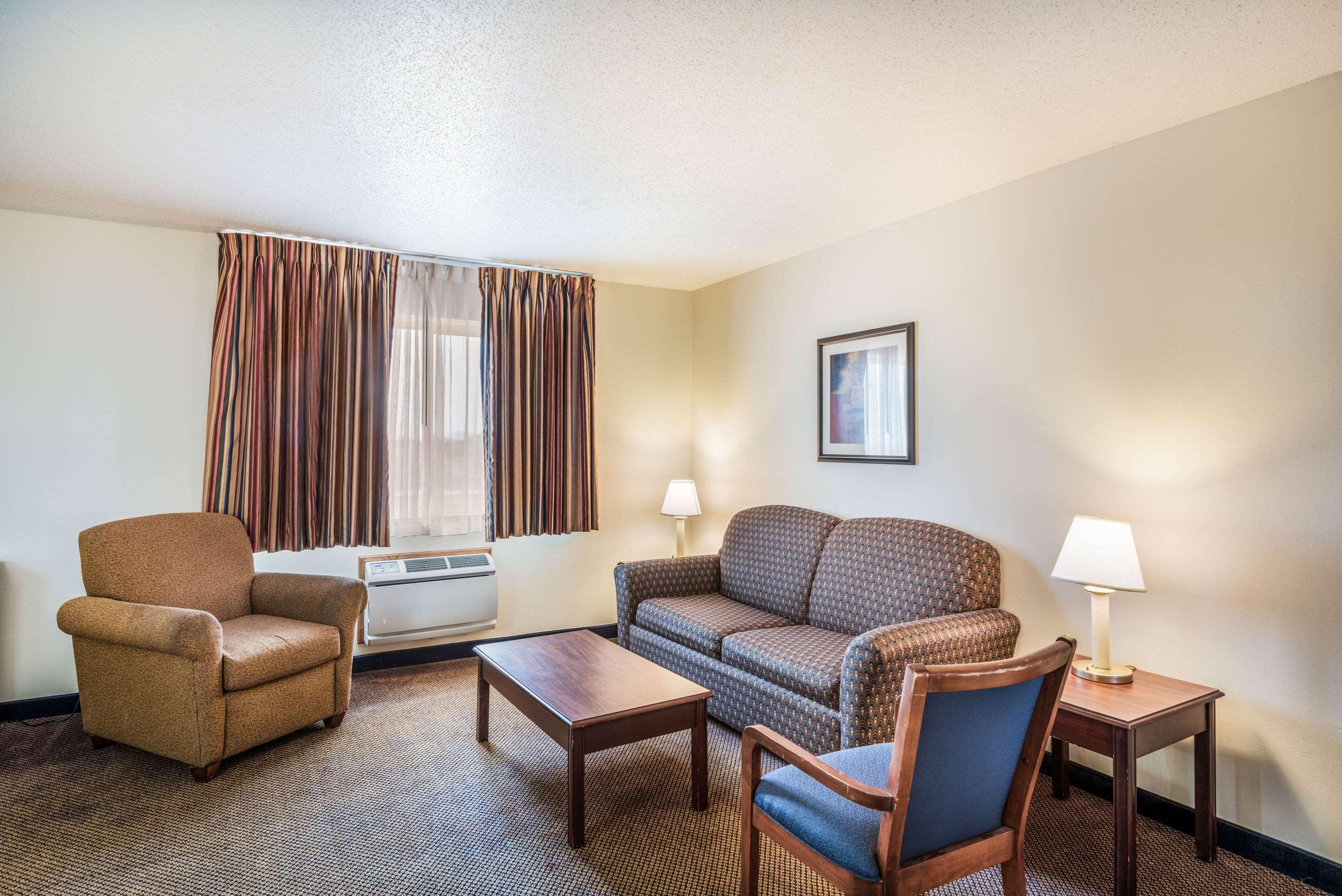 Quality Inn & Suites Eldridge Davenport North Bagian luar foto