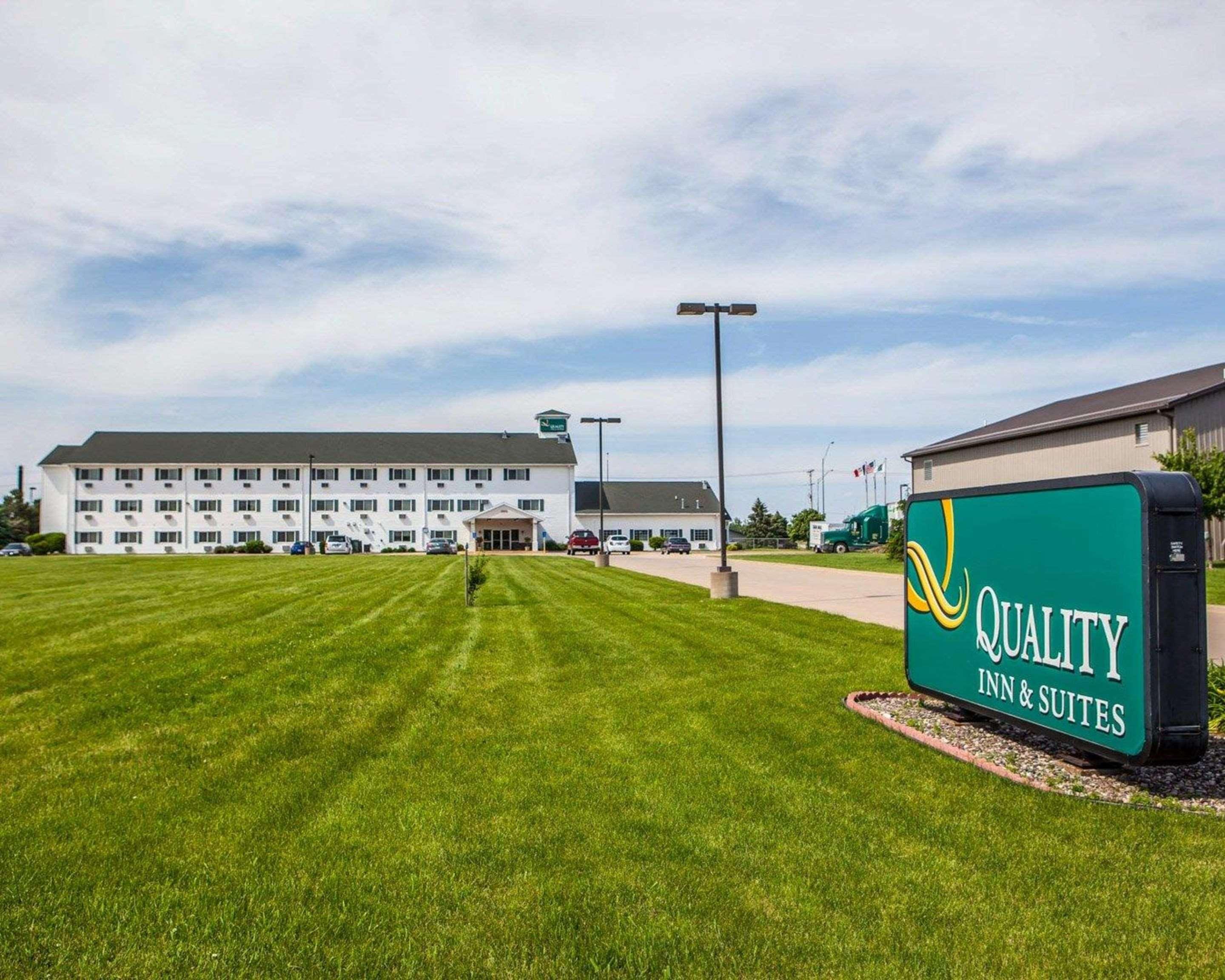 Quality Inn & Suites Eldridge Davenport North Bagian luar foto