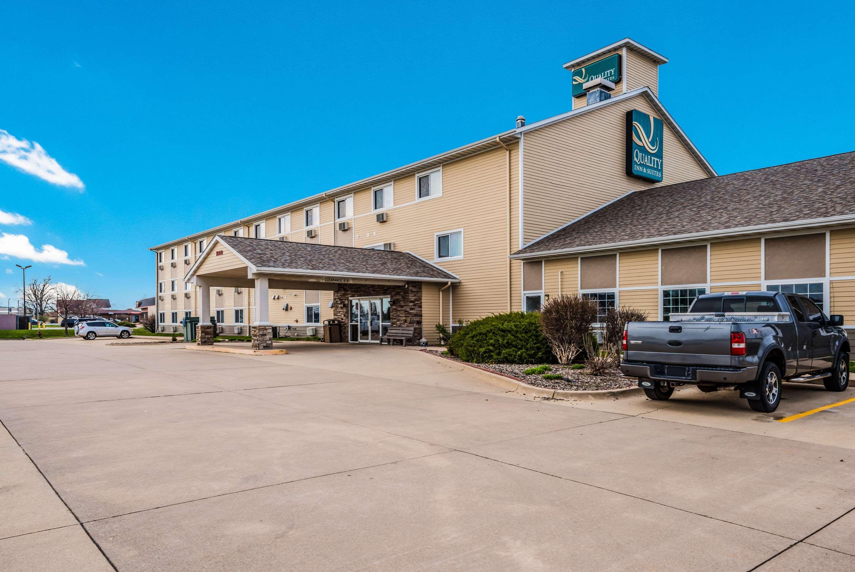 Quality Inn & Suites Eldridge Davenport North Bagian luar foto