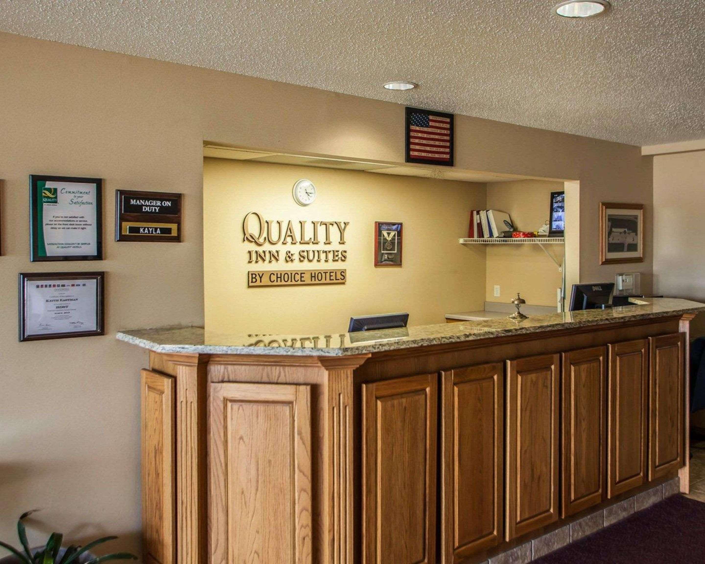 Quality Inn & Suites Eldridge Davenport North Bagian luar foto