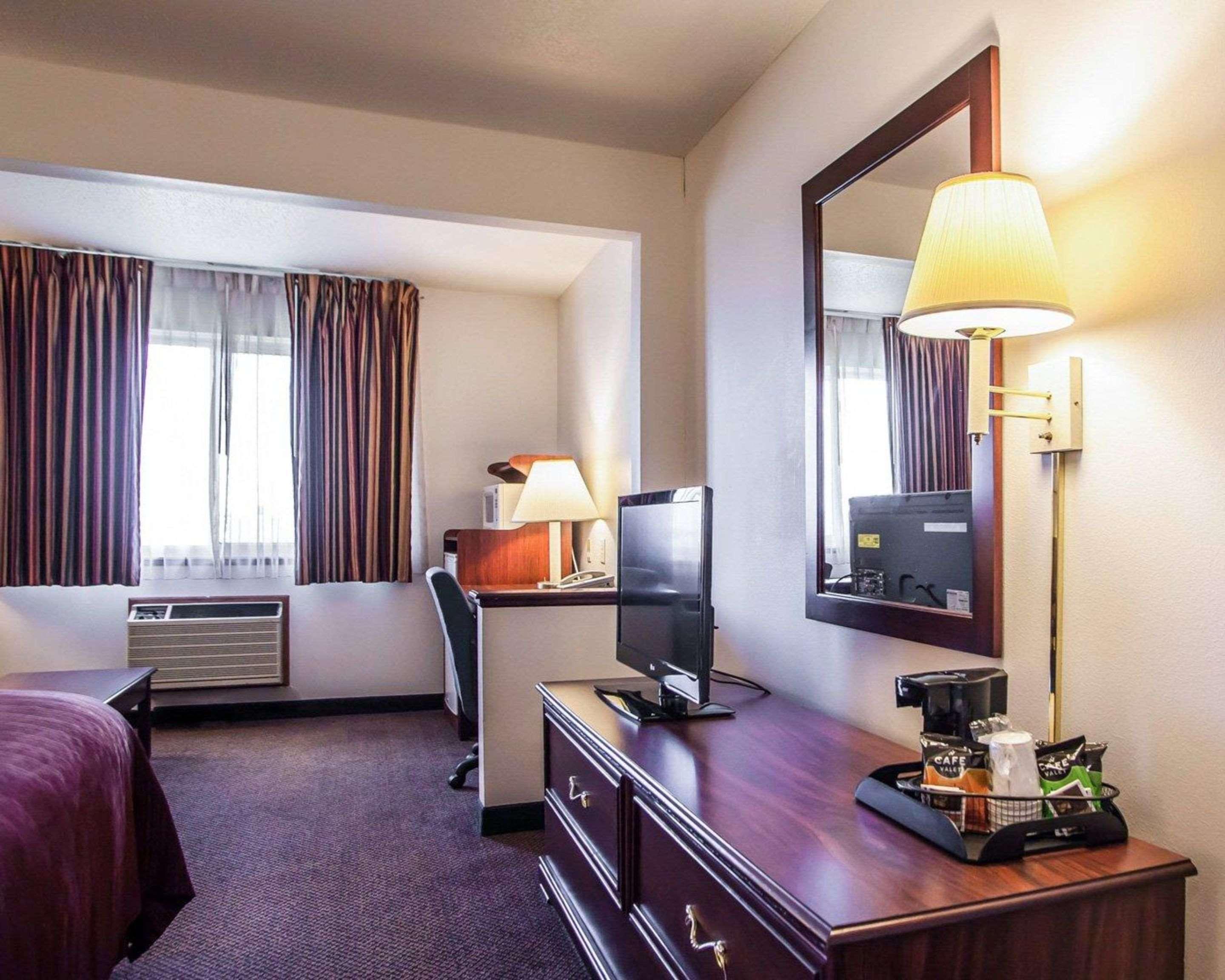 Quality Inn & Suites Eldridge Davenport North Bagian luar foto