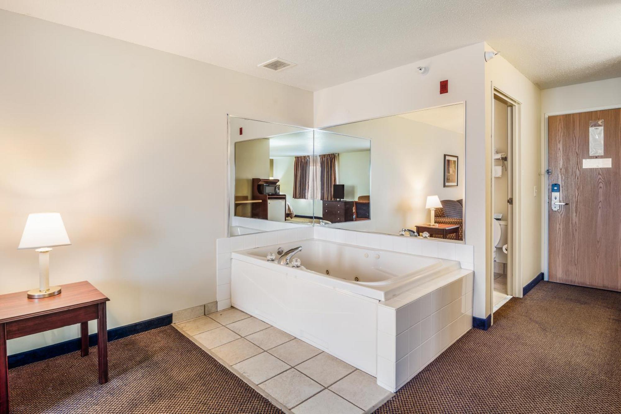 Quality Inn & Suites Eldridge Davenport North Bagian luar foto