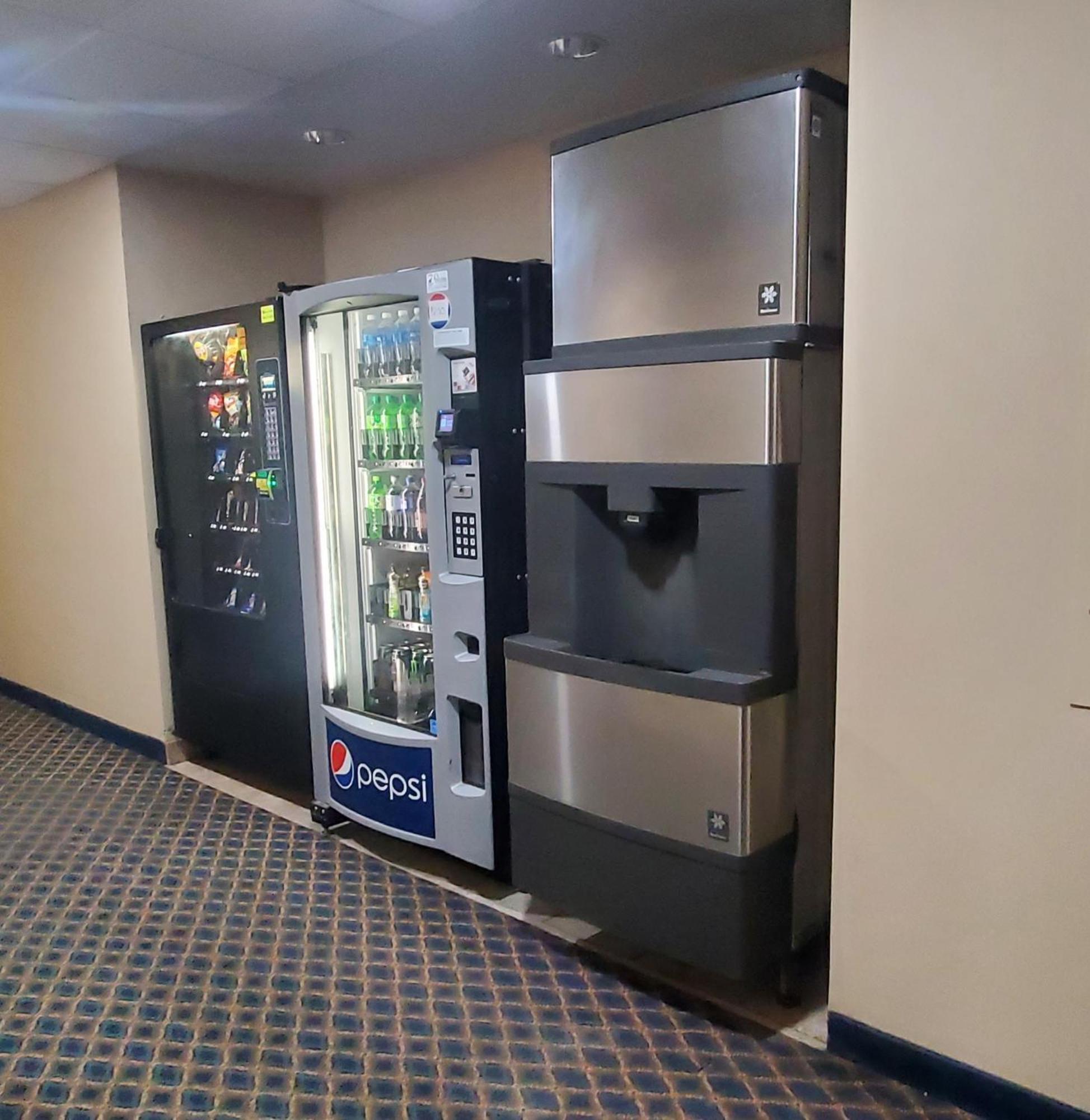 Quality Inn & Suites Eldridge Davenport North Bagian luar foto
